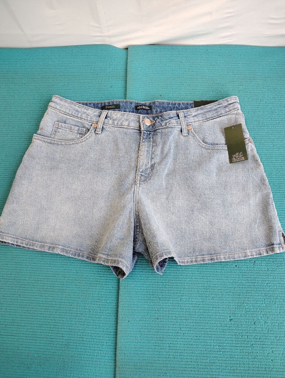NWT Wild Fable Women's High Rise Midi Shorts Size 14